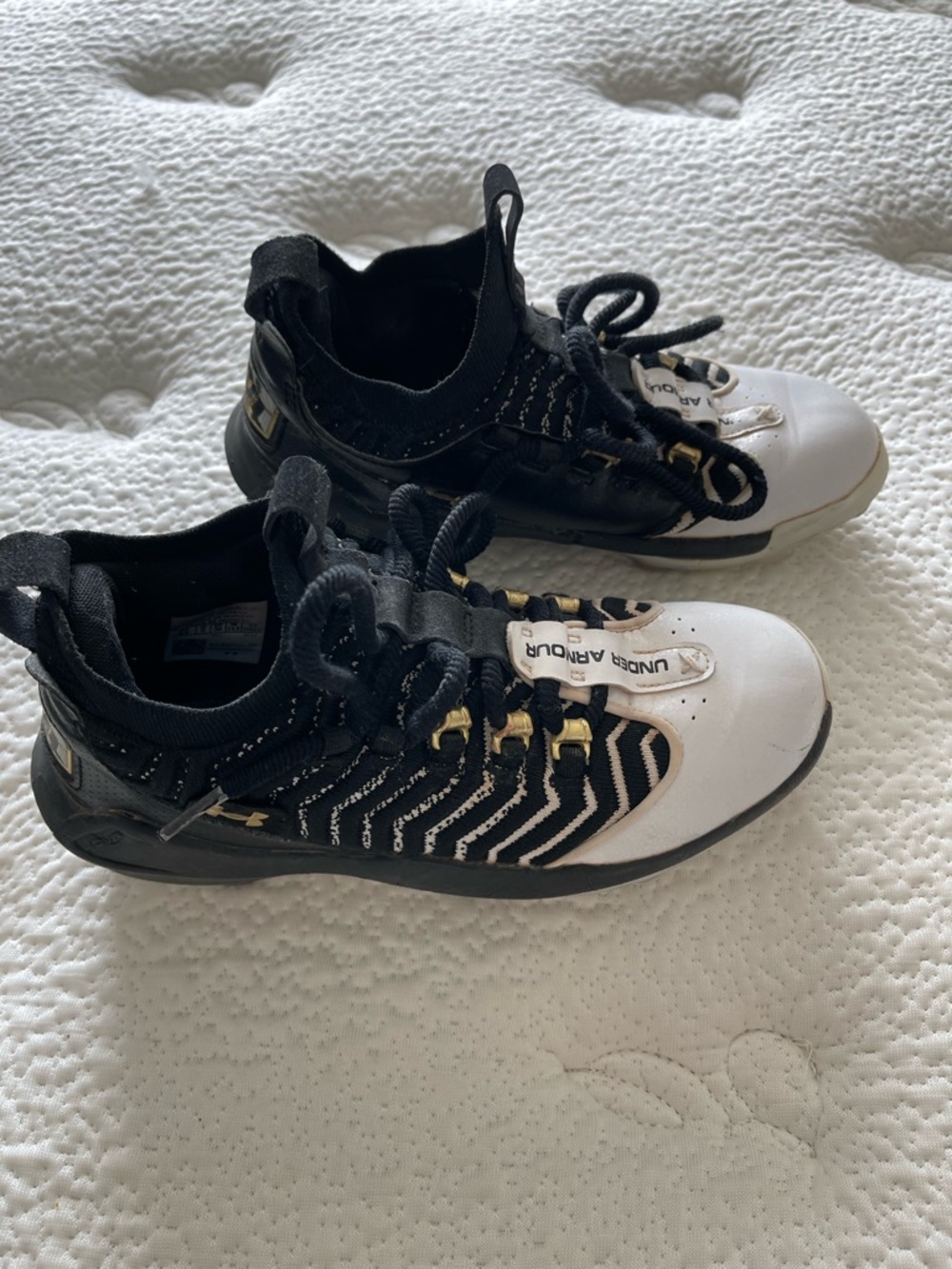 Under Armour Baseball Cleats Youth/Mens- Used